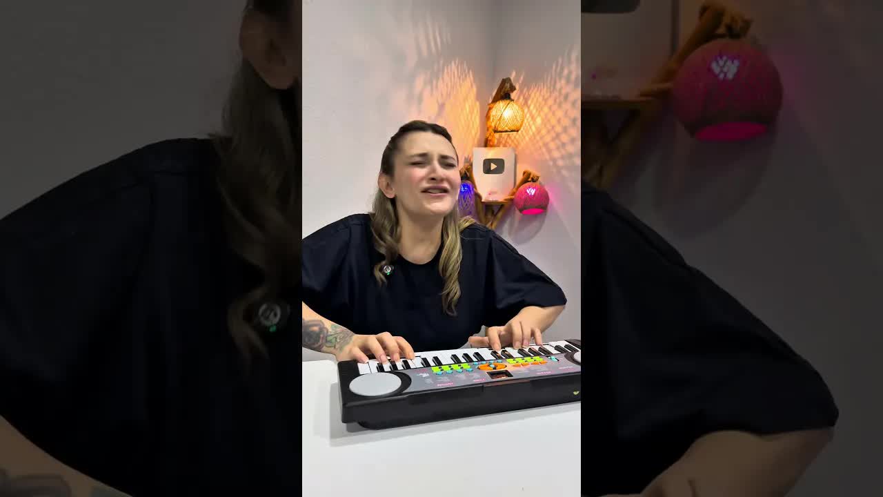 Kezban'ın Sesi ve Piyano Şakası