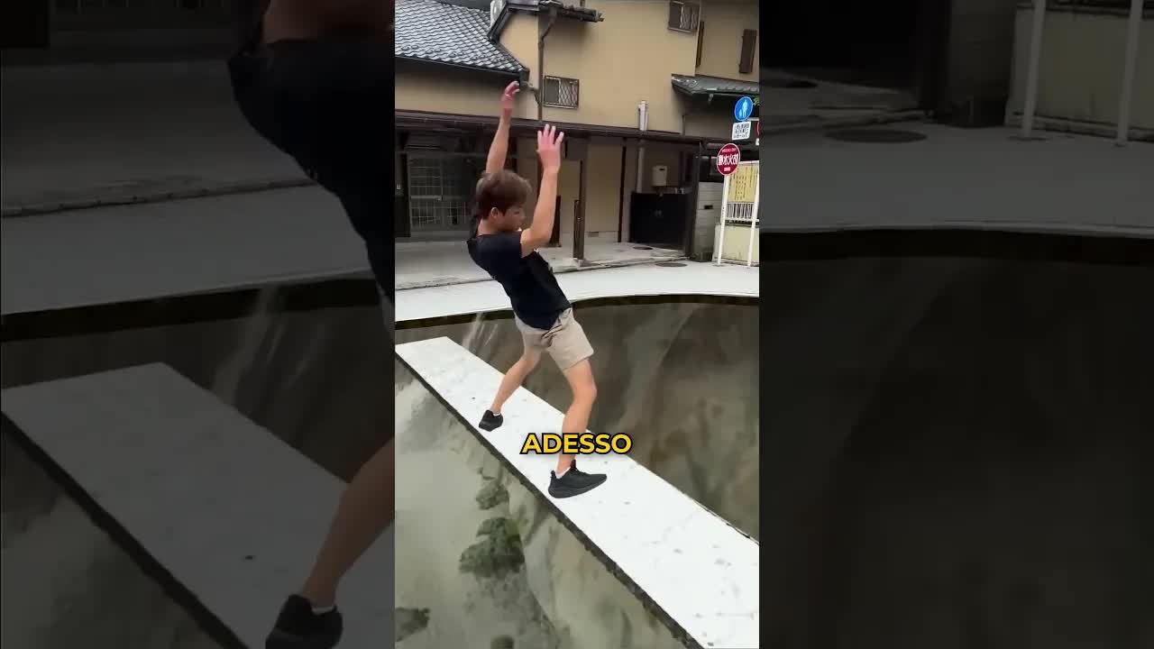 Papà, attento! La strada sta crollando