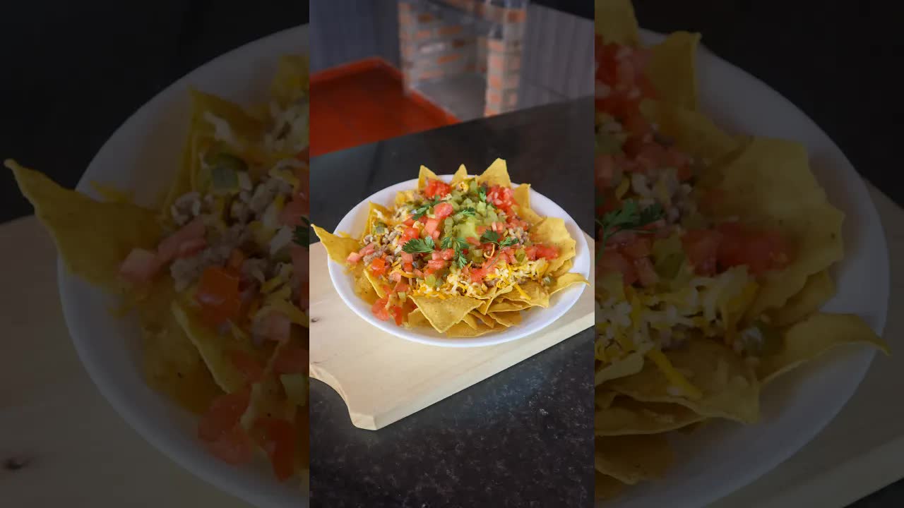 Nachos con carne y queso derretido