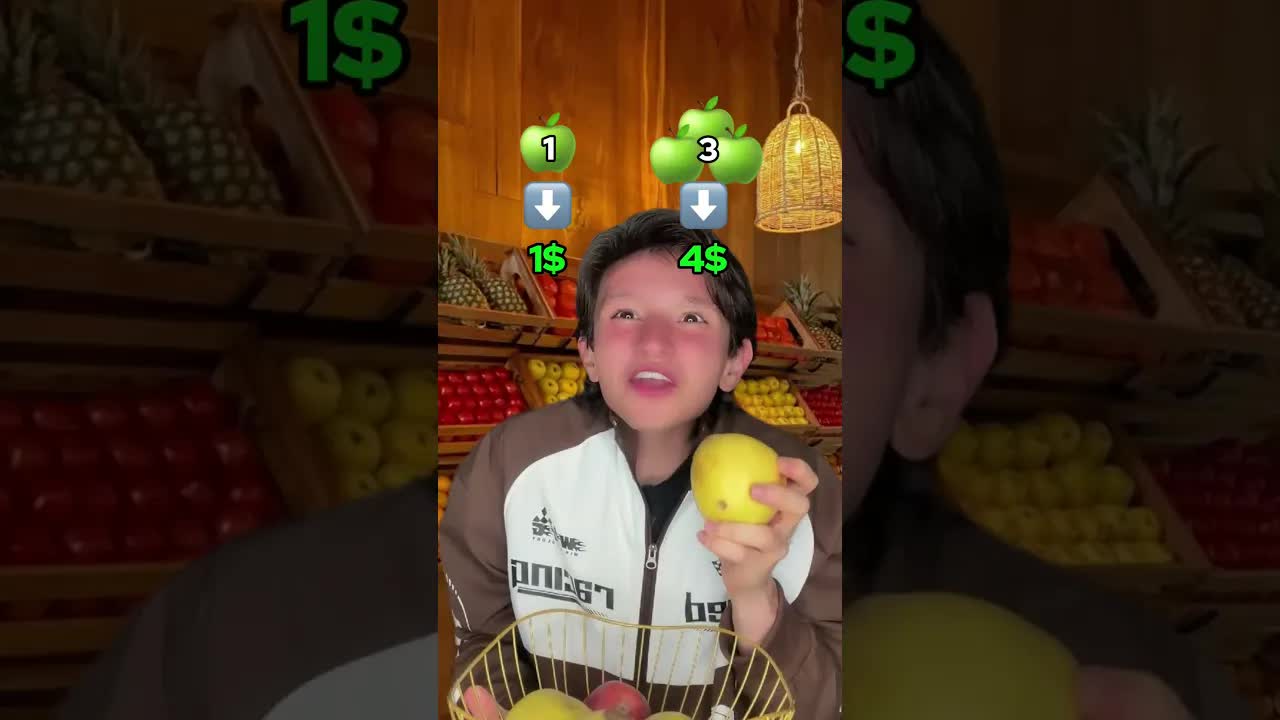 Un niño compra manzanas y gana