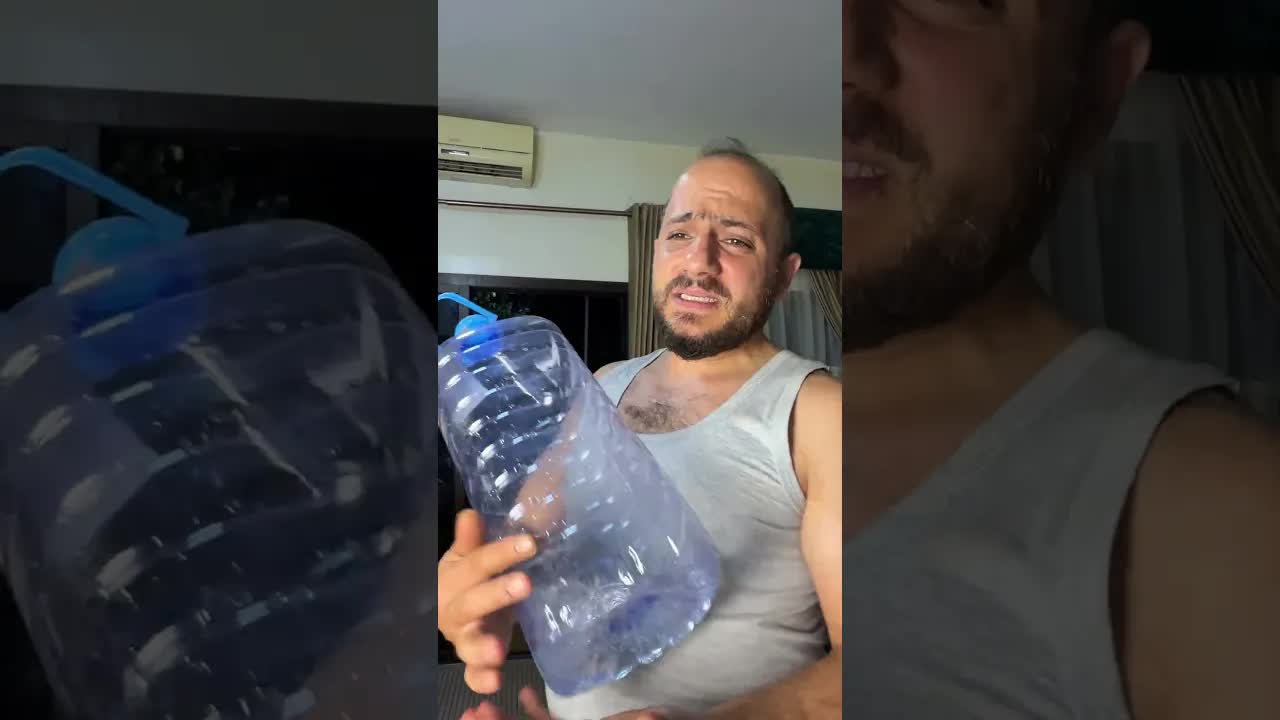 عباس يبكي وعائلته تحاول فهمه