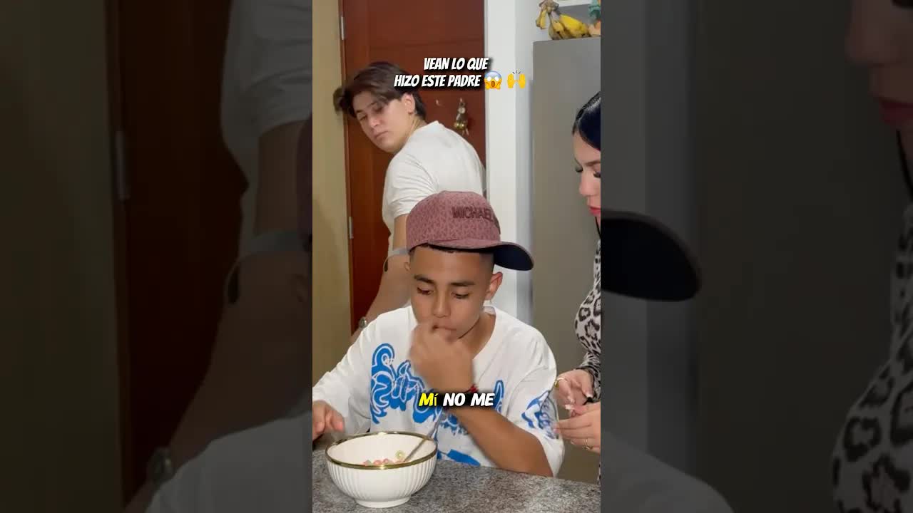Niño rechaza comida y mamá se molesta
