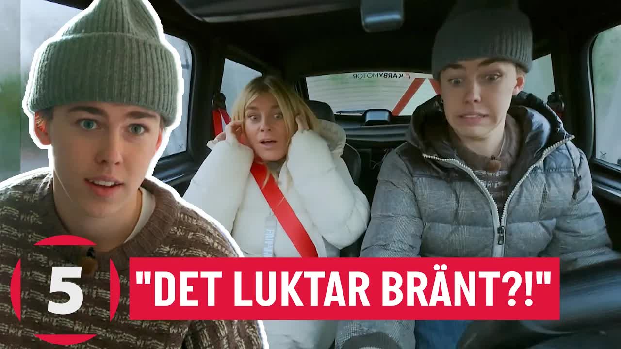Theo tar körkort i trasig moppebil