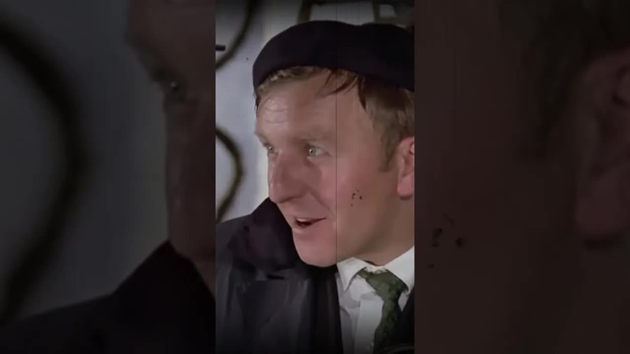 Robotnicy zachwyceni nowoczesną rzeźbą