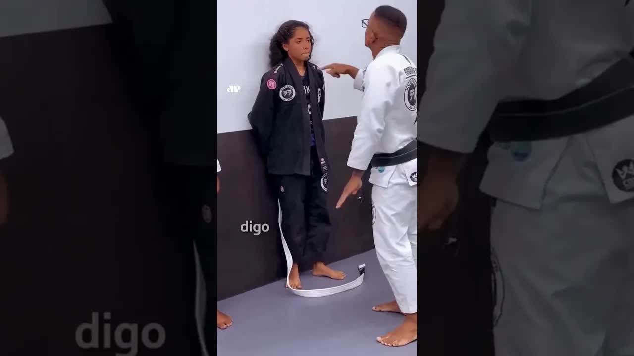 Professor de jiu-jítsu motiva aluna com crítica emocionante