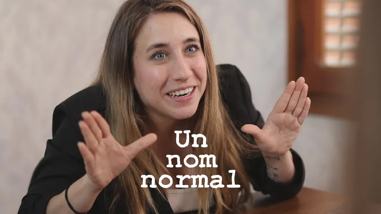 Un nom normal: Comèdia sobre noms de bebès