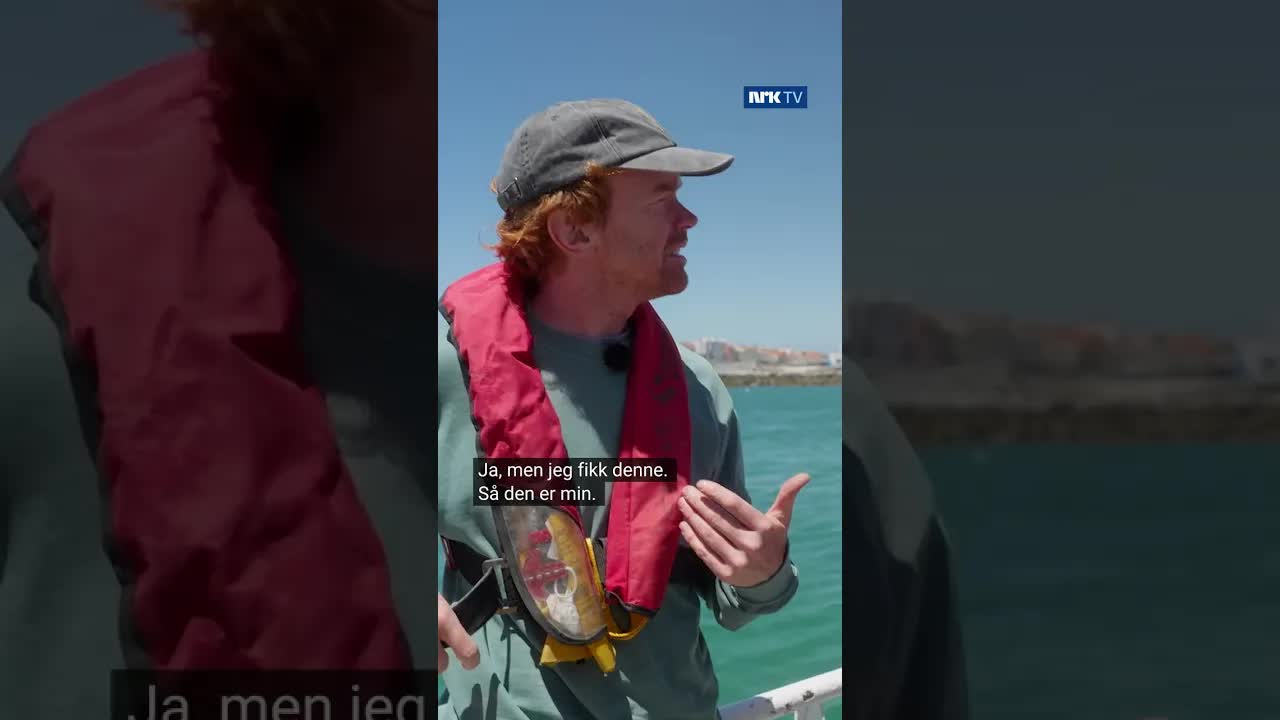 Gutter diskuterer redningsvester før fiske