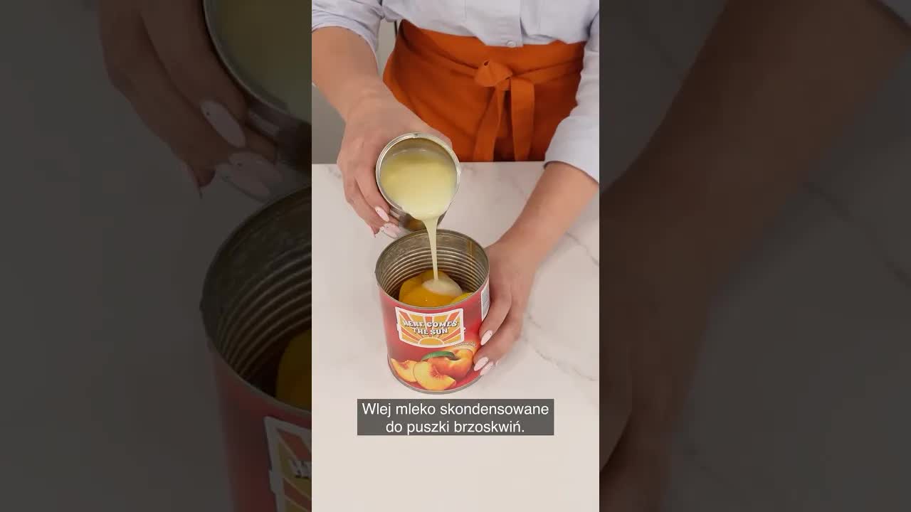 Szybki deser bez pieczenia z brzoskwiniami i mlekiem skondensowanym