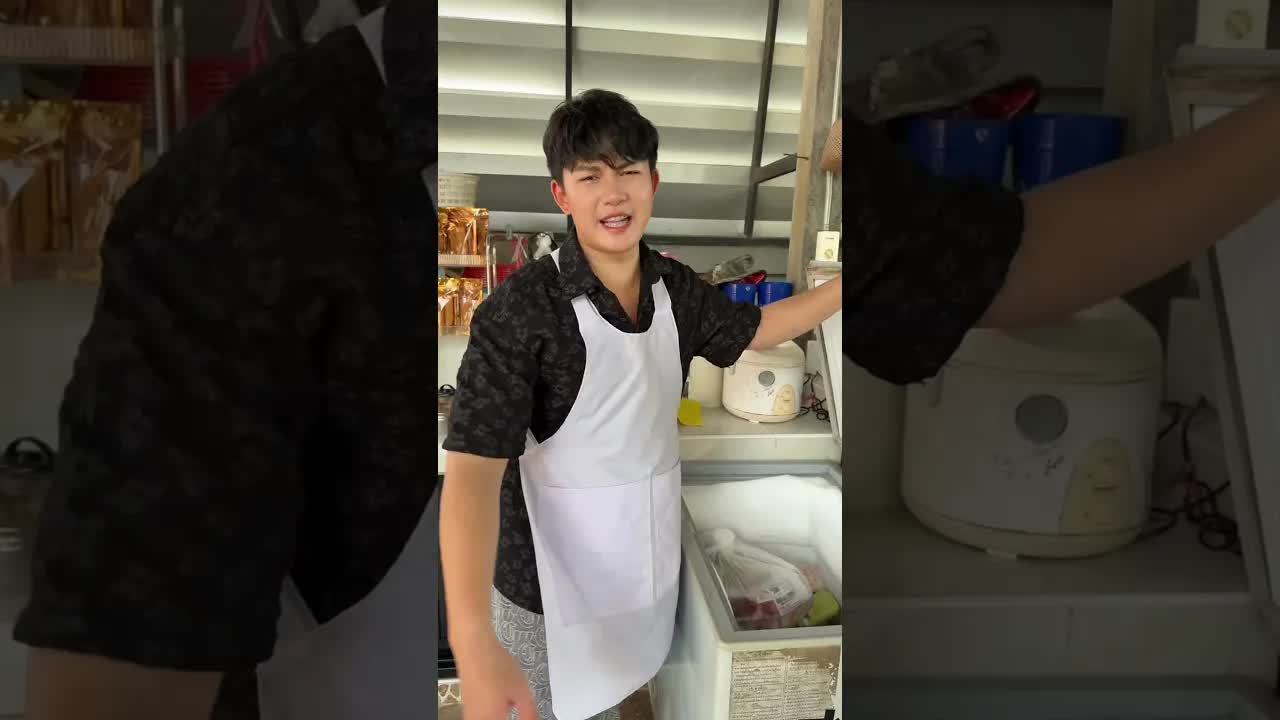 ลูกสาวช่วยแม่ดูแลร้านก๋วยเตี๋ยว