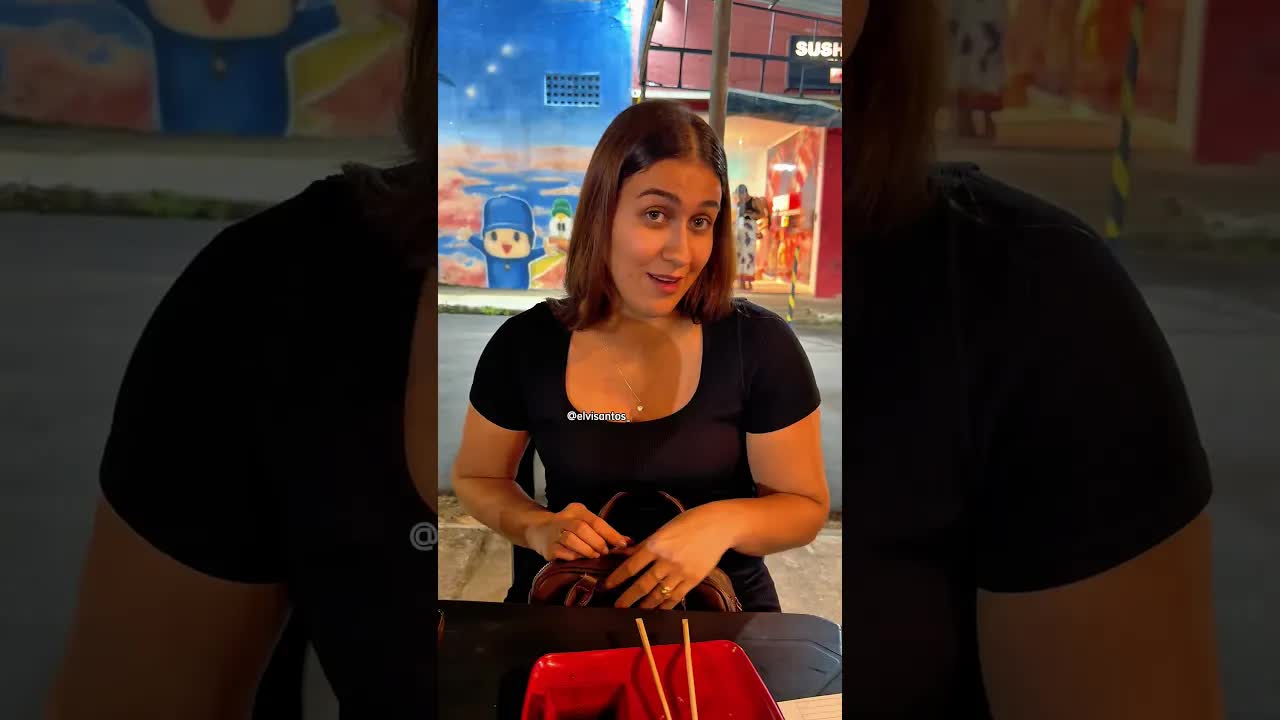 Oferecendo pagar o lanche no restaurante