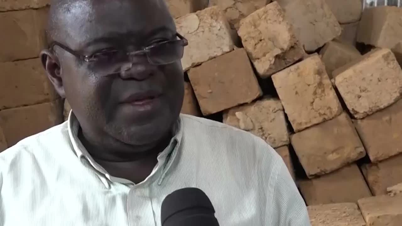 Fabrication artisanale des fours à pain à Kinshasa