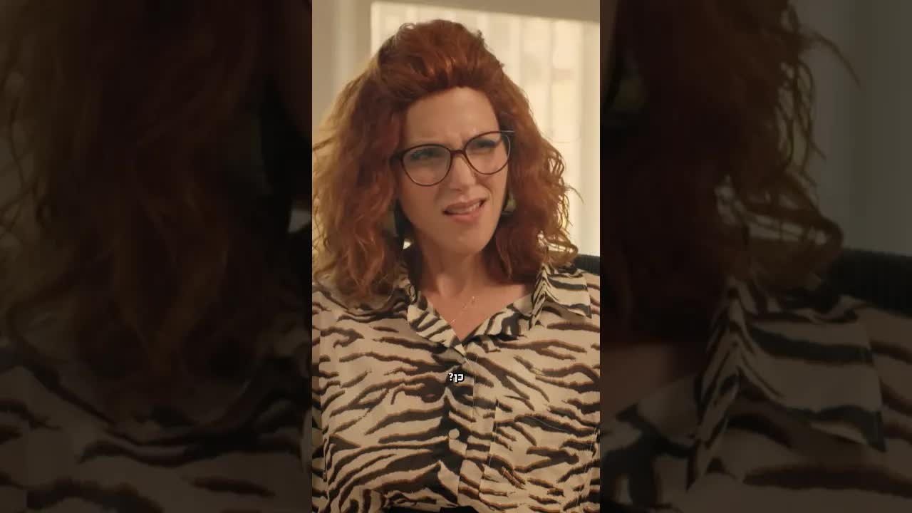 דבורית מתלבטת אם לסגור את המשרד