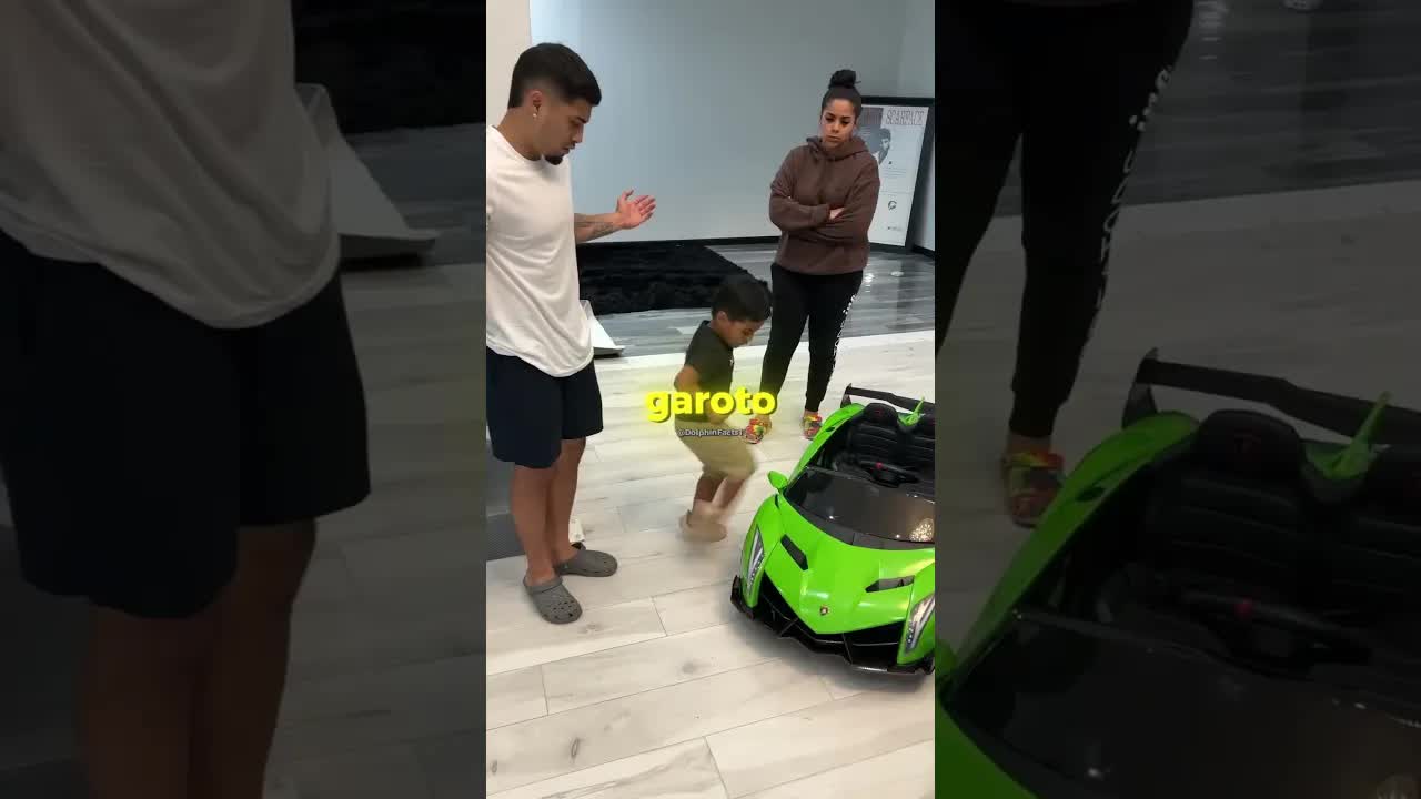 O enteado odiou o presente de Lamborghini