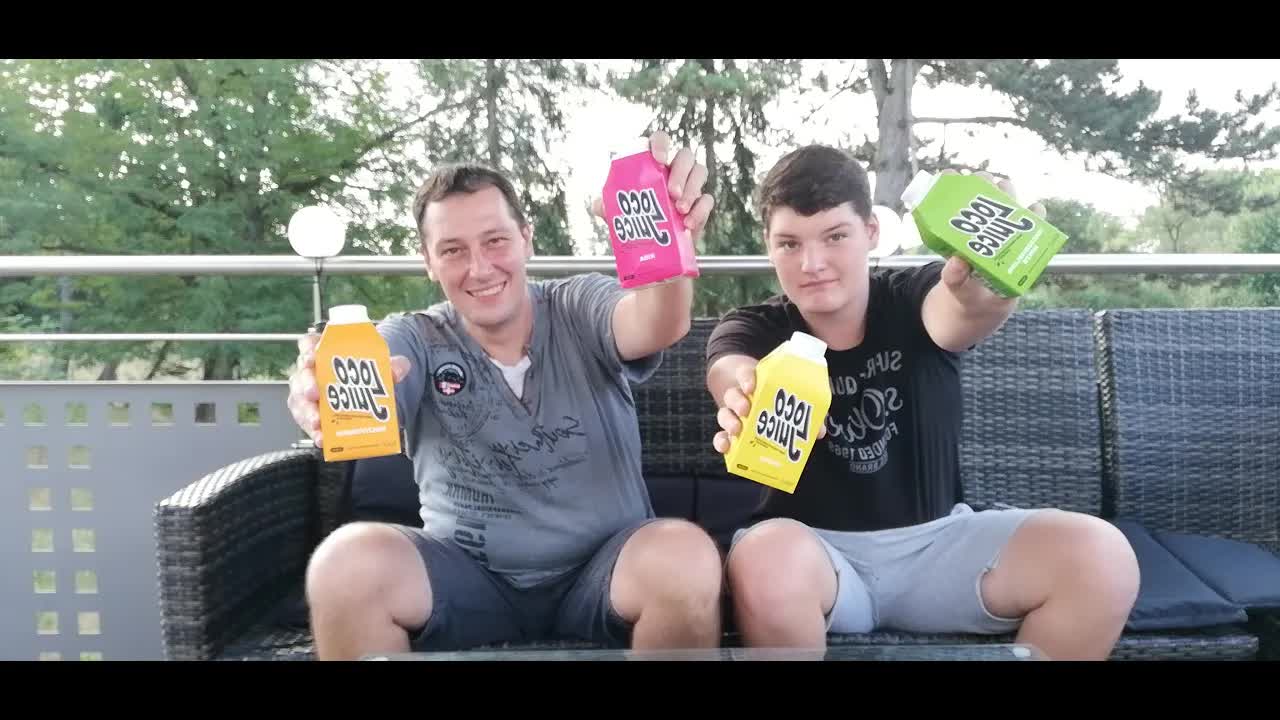 Vater und Sohn testen Loco Juice Sorten