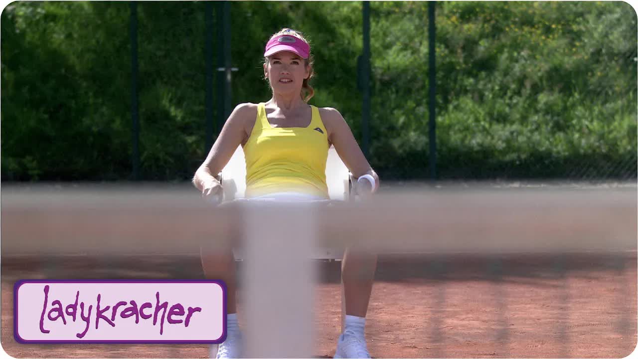 Yoga-Kurs und Tennis: Ladykracher Sketch