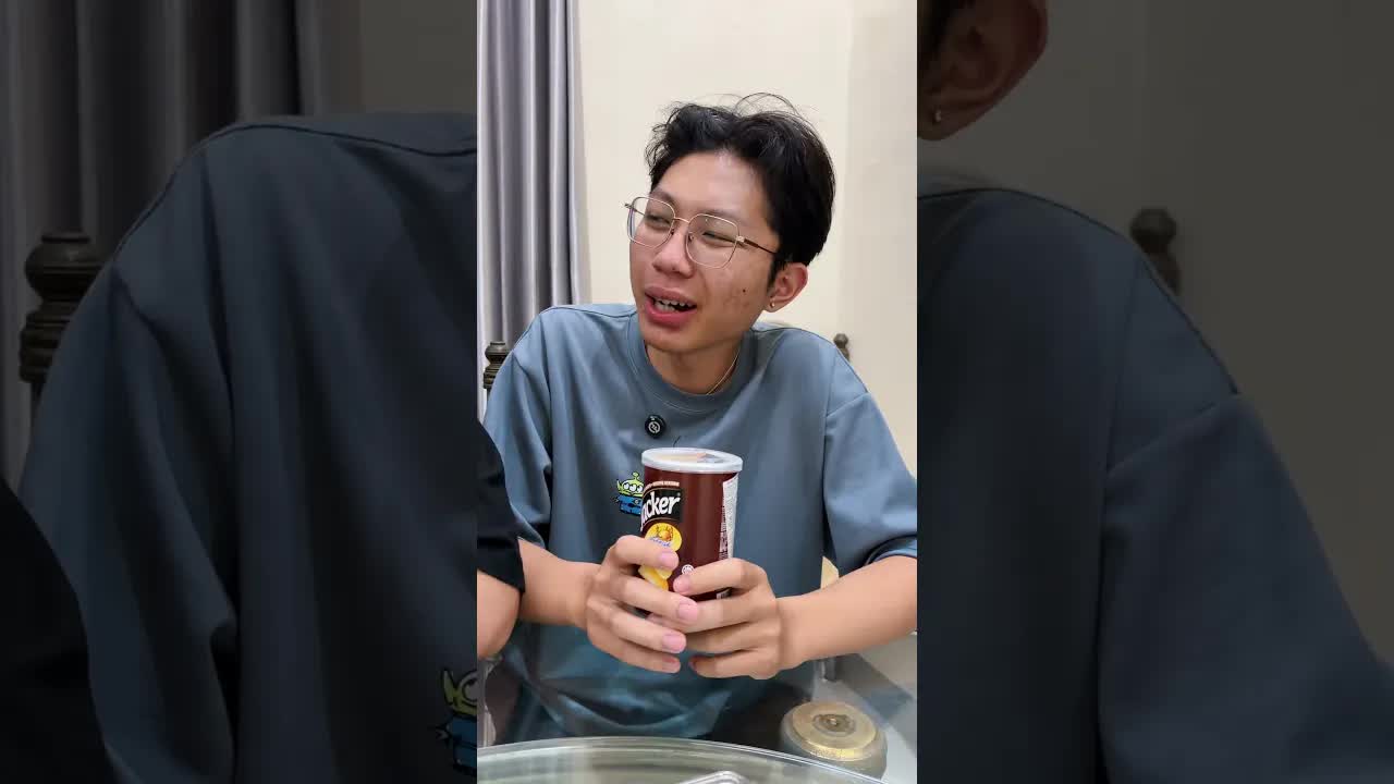 Bagi-bagi jajanan, rebutan hadiah dan mainan