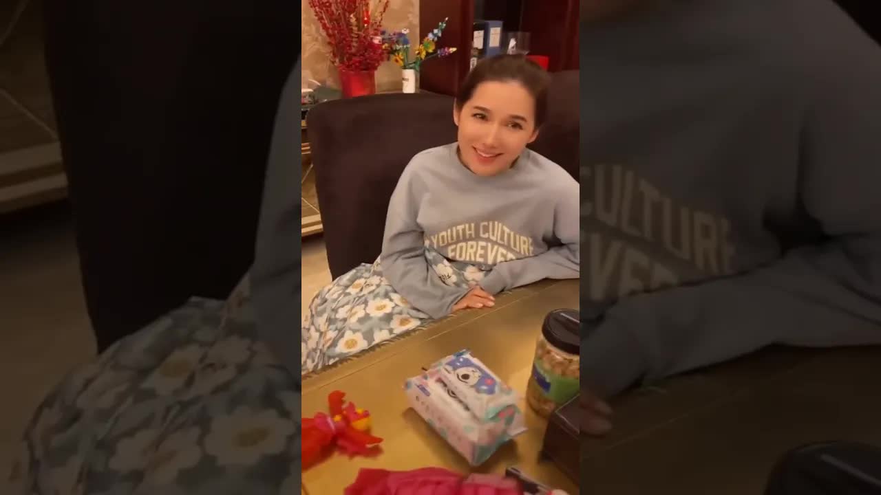 俄罗斯媳妇在家裹被子穿棉拖的搞笑日常
