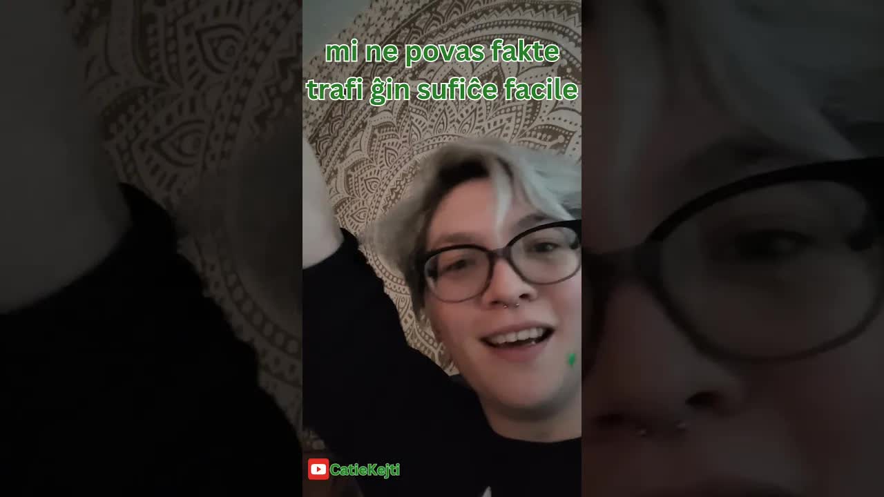 Mi iris al la poŝtkesto por preni pakaĵon