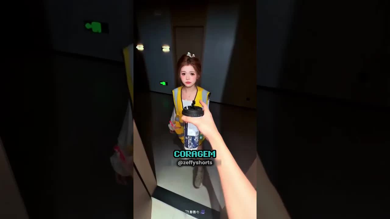 Ele roubou o café da entregadora