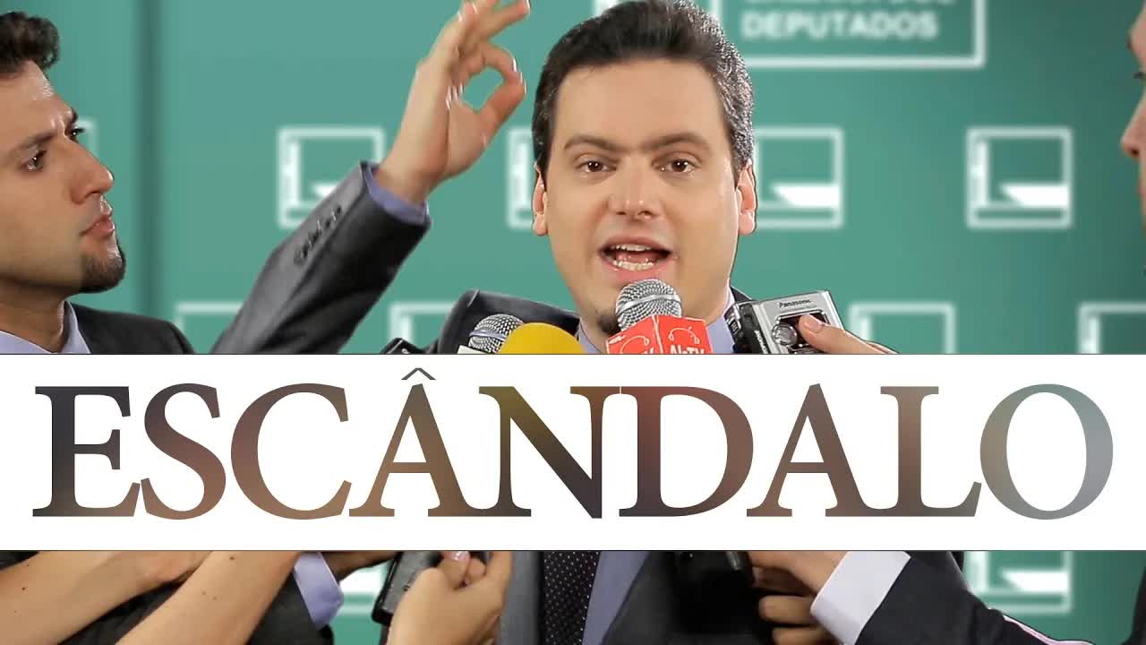 Deputado explode em entrevista coletiva e xinga governo
