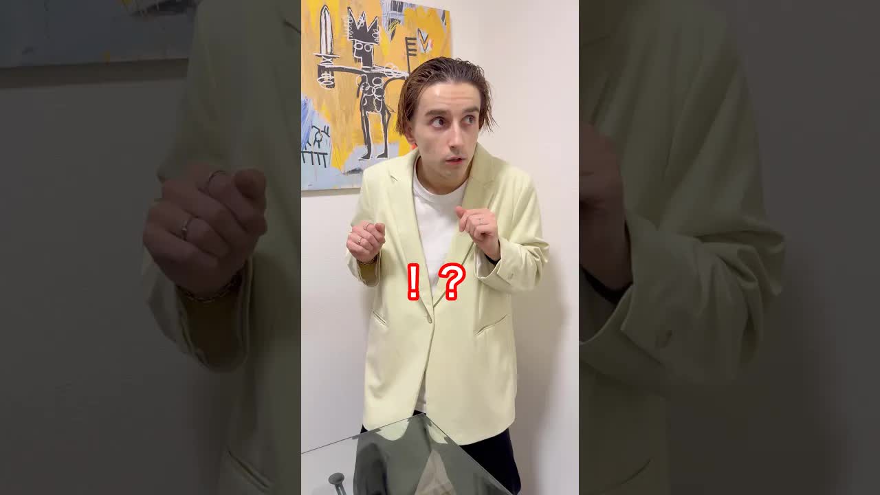 強盗犯と店員の緊迫したやり取り