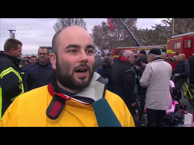 Silvesterschwimmen im Rhein für den guten Zweck