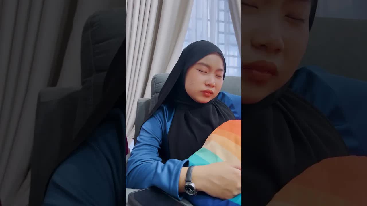 Adik Tak Nak Makan, Sarah Sakit Perut
