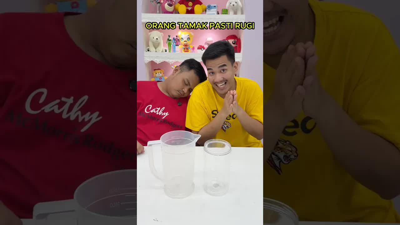 Adik Tamak Dapat Gelas Coca-Cola Besar