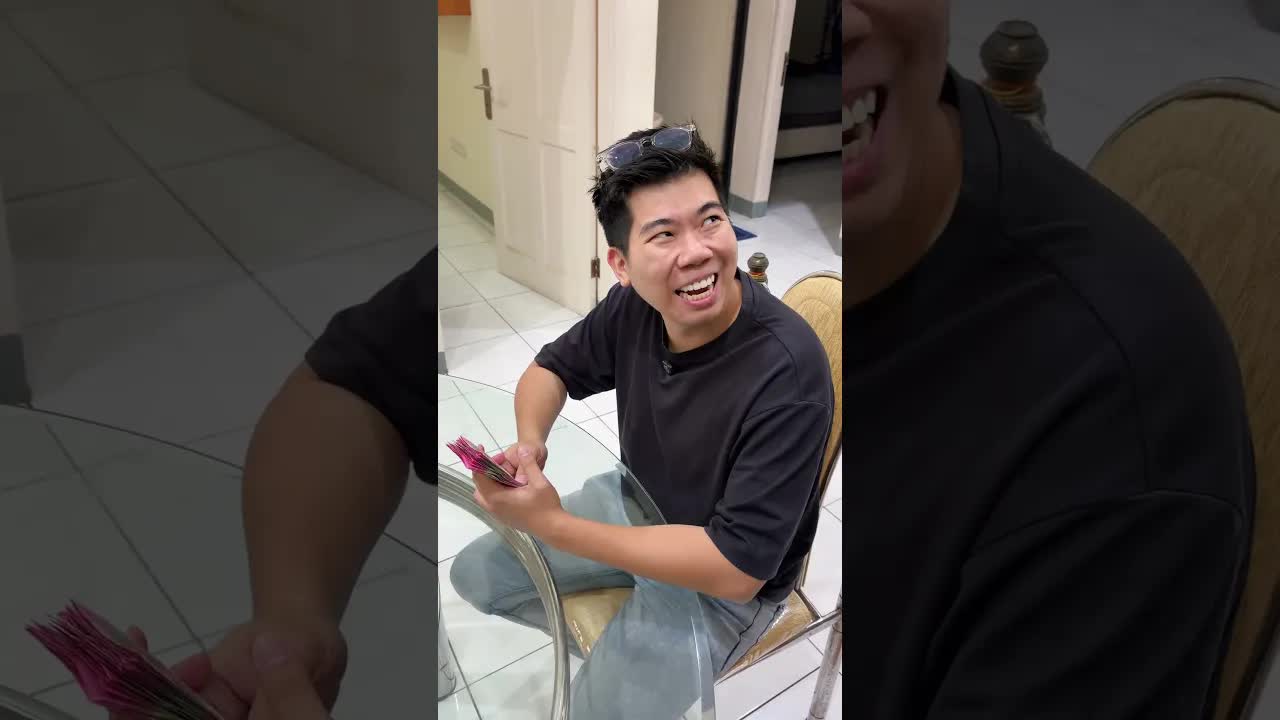 Ayah Hitung Uang dan Anak Mengeluh