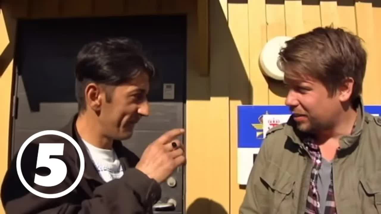 Ismet kör bil utan körkort och röker mycket
