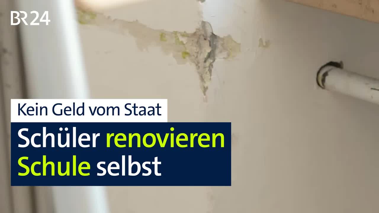 Schüler streichen marode Schule in Augsburg