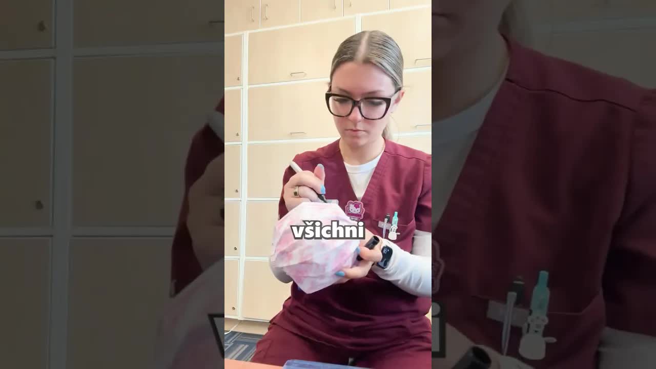 Sestřička vytvoří překvapení pro nemocnou holčičku