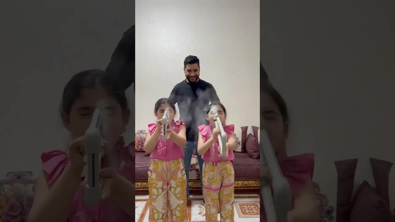 تحدي نفخ الكيس بالطحين ومقلب عائلي