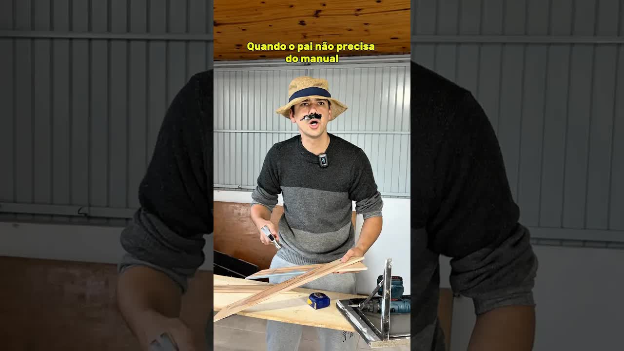 O pai montando um armário sem o manual