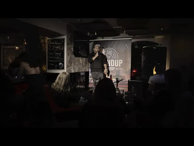 Standup om flickvän och familjehemlighet