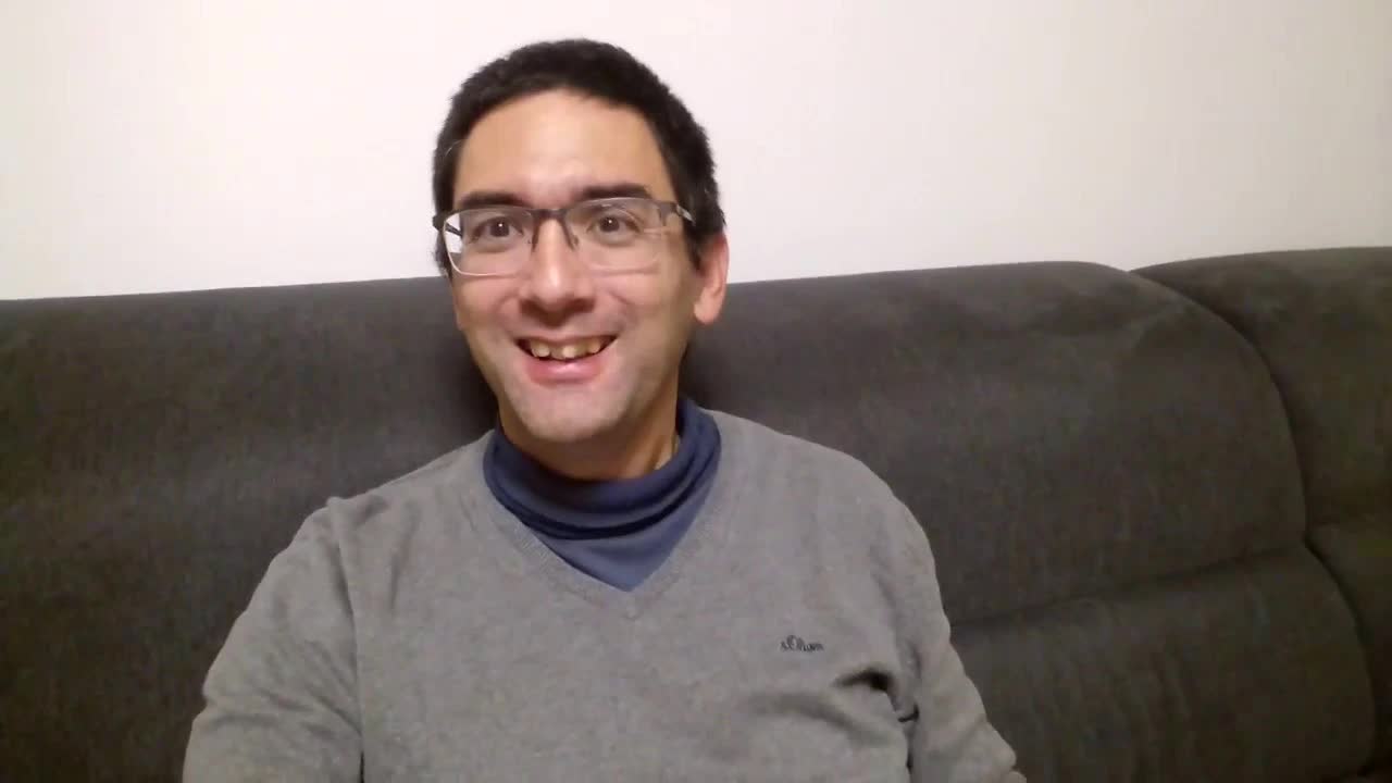 Mi legas el mia taglibro en Esperanto