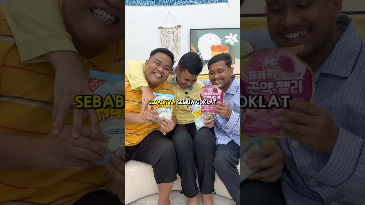 Marshmallow Putih dan Konjak Strawberi Berkawan