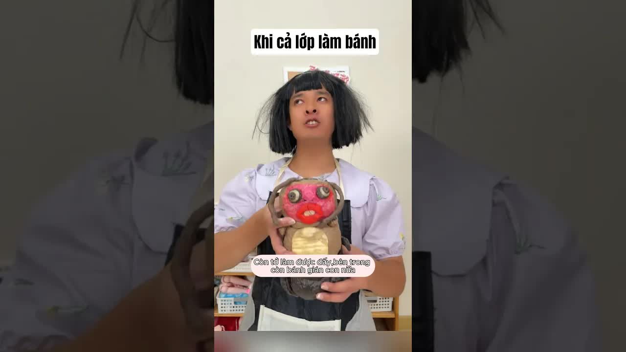 Cả lớp làm bánh và trò đùa hài hước