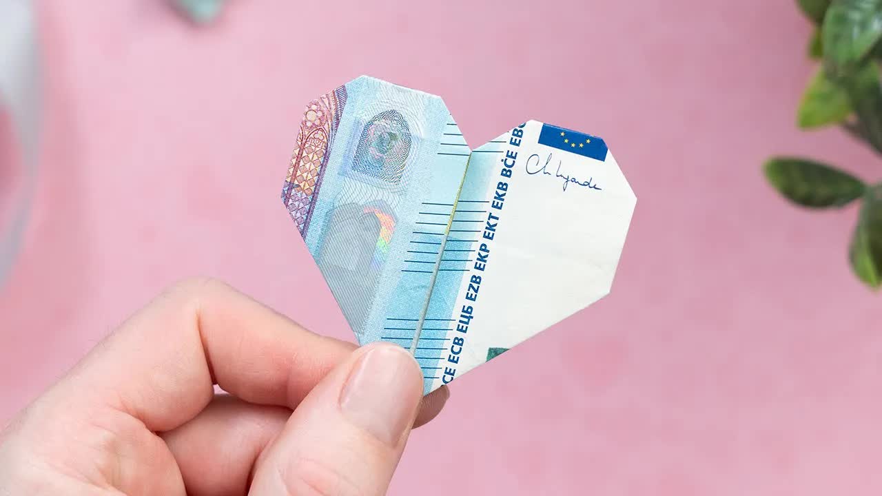 Herz aus Geldschein falten: Schnell und einfach
