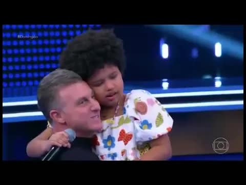 Lilica Rocha canta no Domingão com Huck