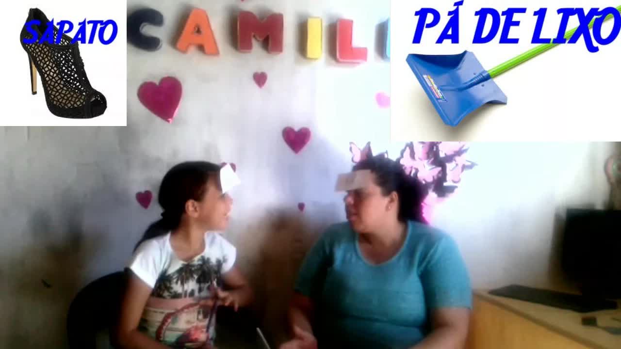 Desafio do papel na testa com amigos